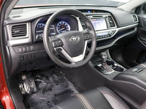 Used 2019 Toyota Highlander SE AWD/4WD image 5