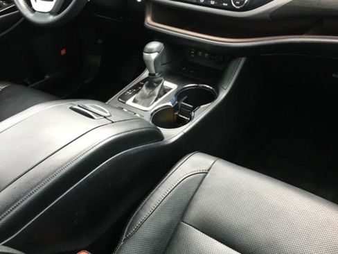 Used 2019 Toyota Highlander Limited image 18