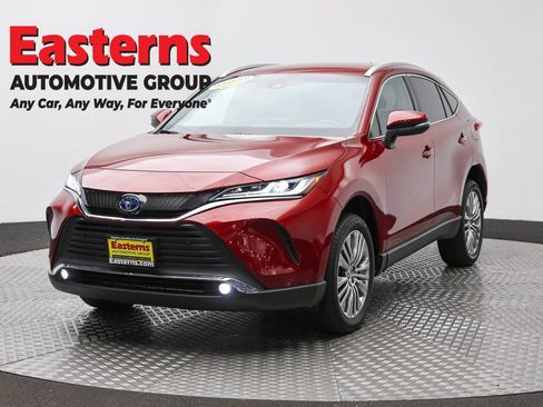 Used 2024 Toyota Venza LE AWD/4WD image 1