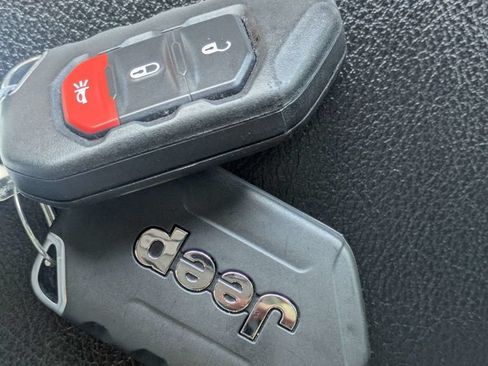Used 2023 Jeep Gladiator Rubicon AWD/4WD image 33