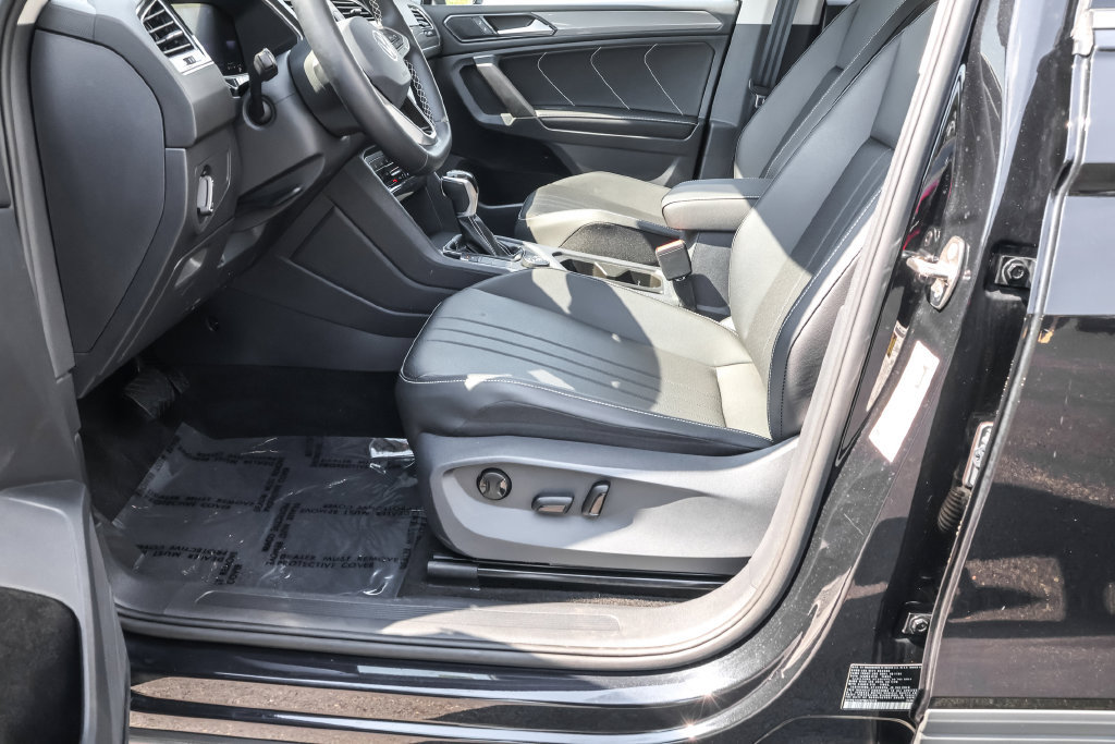 Used 2023 Volkswagen Tiguan SE w/ Panoramic Sunroof Package AWD/4WD image 18