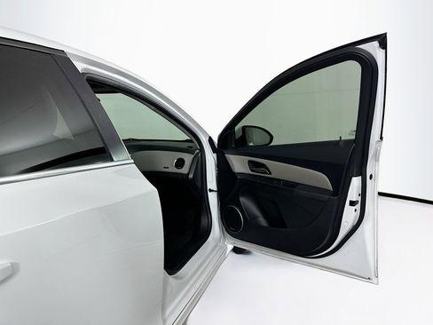 Used 2016 Chevrolet Cruze LT w/ Sun And Sound Package image 29