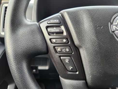 Used 2024 Nissan Frontier SV image 19