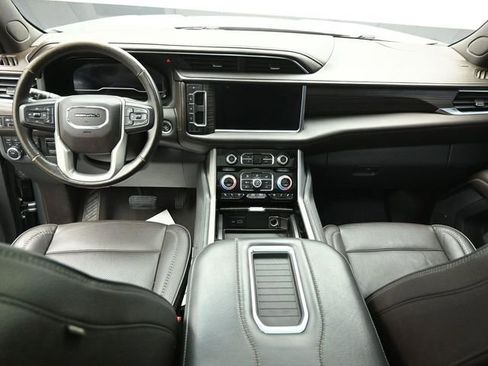 Used 2022 GMC Yukon XL Denali w/ Denali Premium Package image 24