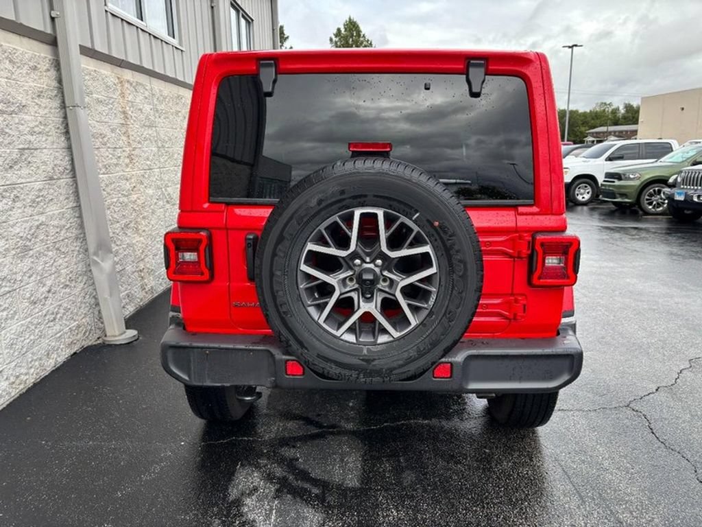 Used 2026 Jeep Wrangler Unlimited Sahara AWD/4WD image 4