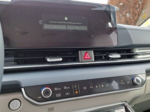 New 2026 Kia Carnival EX FWD image 10