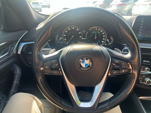 Used 2018 BMW 530e xDrive image 11