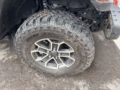 Used 2024 Jeep Gladiator Mojave w/ Technology Group image 11