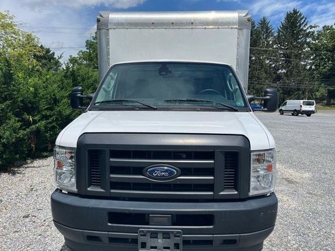 Used 2022 Ford E-350 and Econoline 350 Super Duty RWD image 3