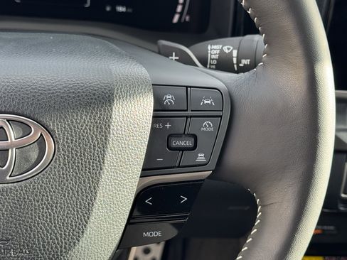 Used 2025 Toyota Camry SE image 22