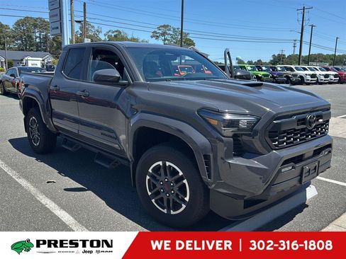 Used 2025 Toyota Tacoma TRD Sport AWD/4WD image 1