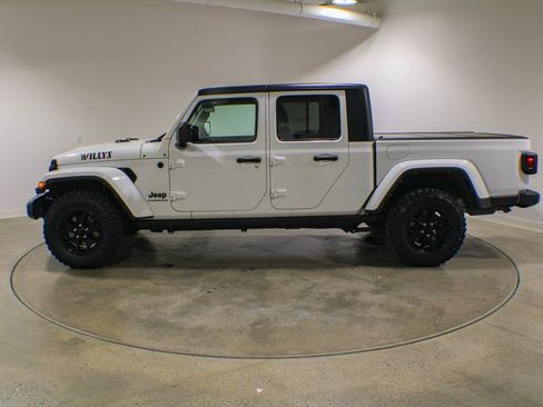 Used 2021 Jeep Gladiator Sport AWD/4WD image 2