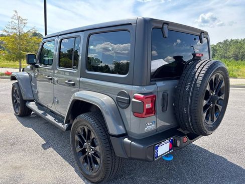 Used 2023 Jeep Wrangler Unlimited Sahara AWD/4WD image 18