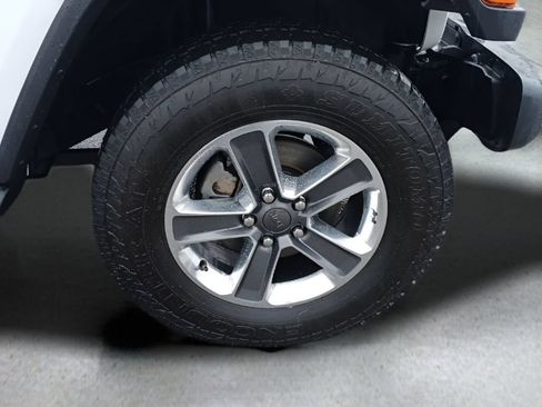 Used 2020 Jeep Wrangler Unlimited Sahara w/ Uconnect 4C Nav & Sound Group AWD/4WD image 27