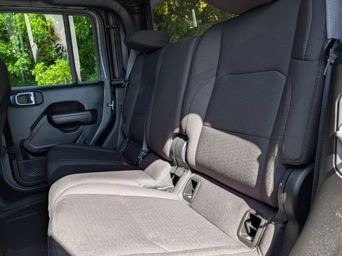 Used 2023 Jeep Gladiator Sport AWD/4WD image 20