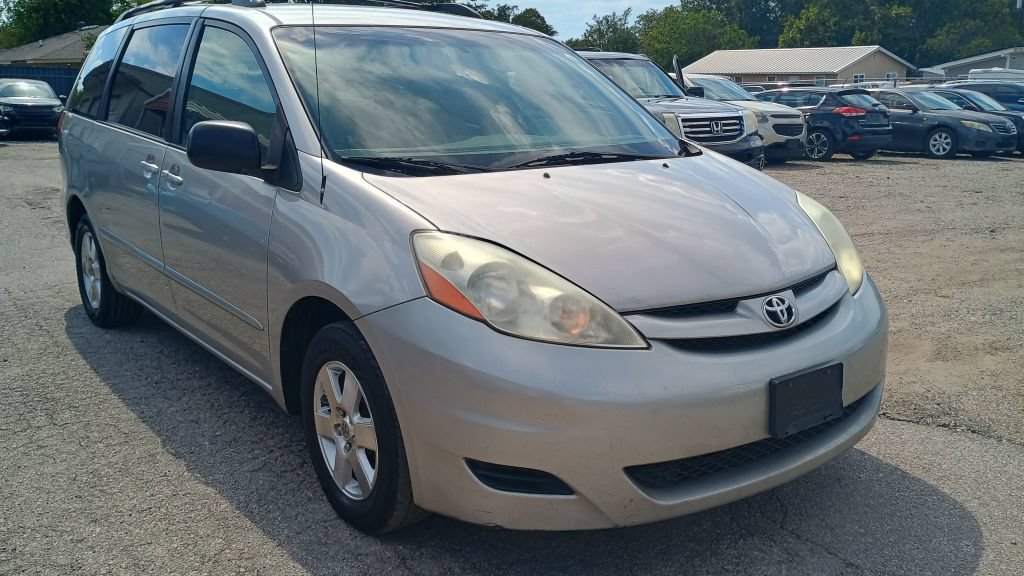 Used 2009 Toyota Sienna CE FWD image 4