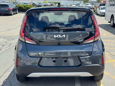 Used 2024 Kia Soul LX w/ Option Group 015 FWD image 5
