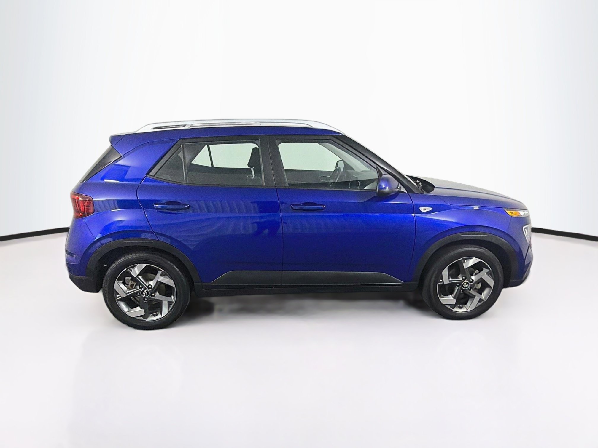Used 2025 Hyundai Venue SEL FWD image 10
