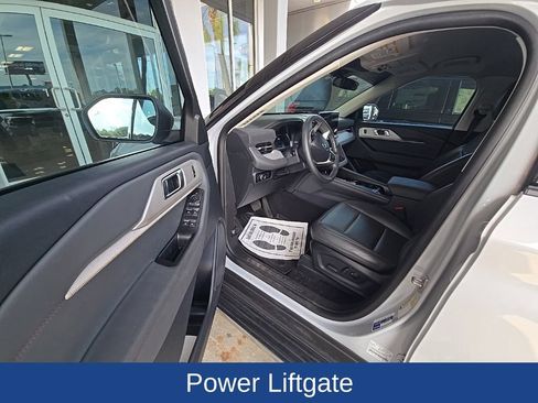 Used 2025 Ford Explorer Active w/ Active Comfort Package RWD image 11
