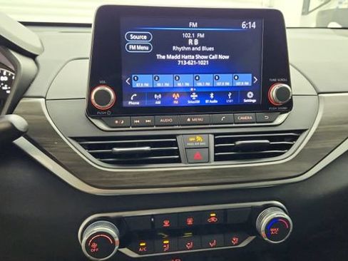 Used 2024 Nissan Altima 2.5 SV FWD image 15