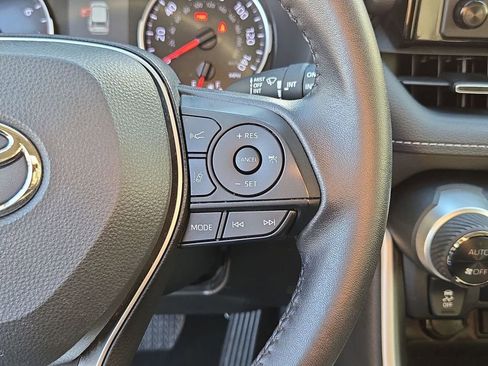 Used 2022 Toyota RAV4 XLE Premium image 19