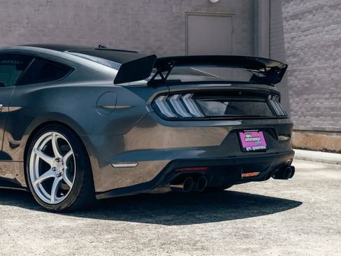 Used 2017 Ford Mustang GT Premium w/ GT Performance Package RWD image 40