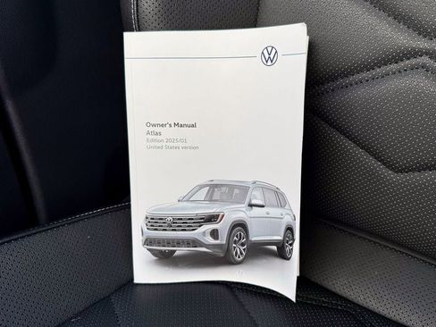Used 2025 Volkswagen Atlas SE AWD/4WD image 38