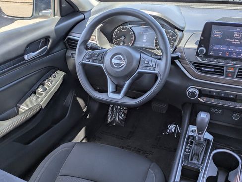 Used 2024 Nissan Altima 2.5 SV FWD image 15