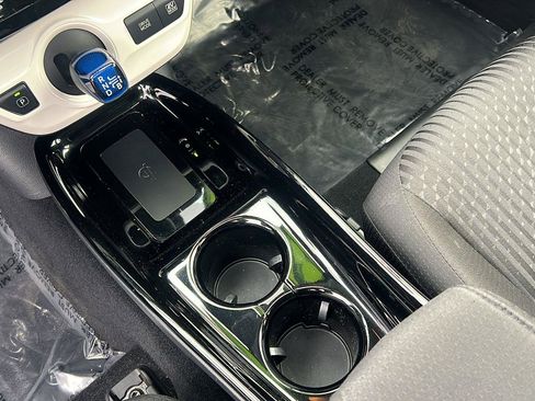 Used 2018 Toyota Prius Three image 18
