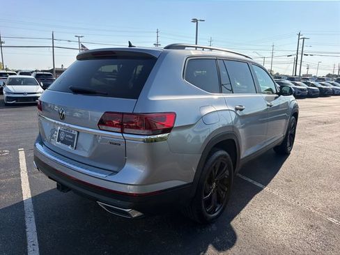 Certified 2023 Volkswagen Atlas SE w/ Panoramic Sunroof Package AWD/4WD image 4