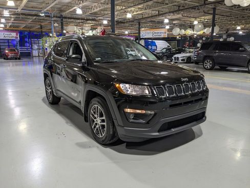 Used 2018 Jeep Compass Latitude w/ Popular Equipment Group AWD/4WD image 5