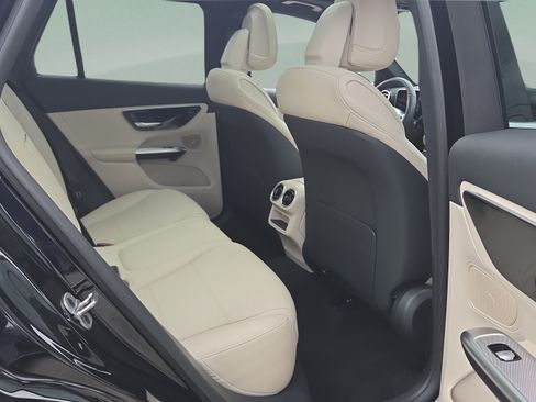 Used 2026 Mercedes-Benz GLC 300 image 17