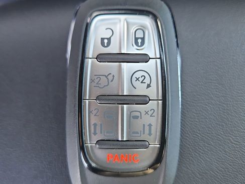 New 2026 Chrysler Pacifica Select image 37