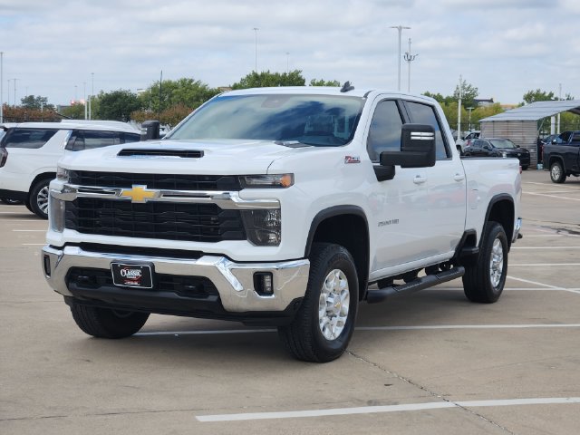 Used 2024 Chevrolet Silverado 2500 LT AWD/4WD image 11