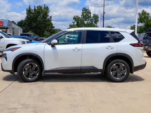 Certified 2026 Nissan Rogue SV FWD image 25
