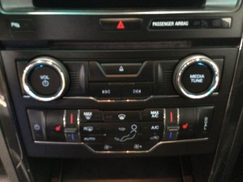 Used 2017 Ford Explorer XLT w/ Equipment Group 202A image 20