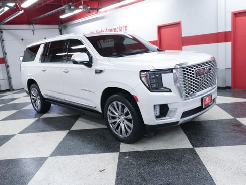 Used 2021 GMC Yukon XL Denali w/ Denali Premium Package RWD image 3