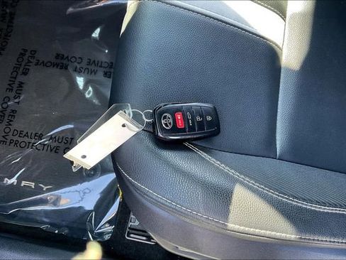 Used 2025 Toyota Camry SE image 11