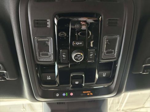 Used 2025 Cadillac Escalade ESV Sport image 32