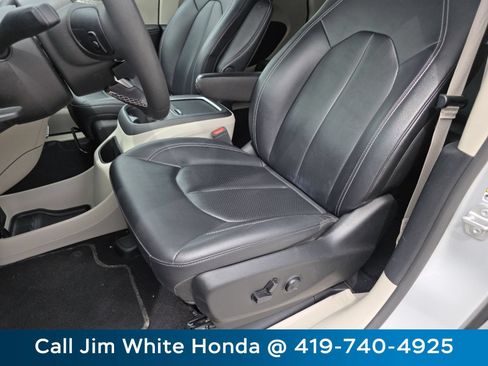 Used 2024 Chrysler Pacifica Touring-L FWD image 26