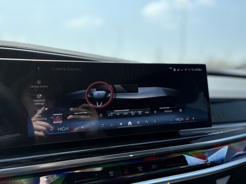 Used 2025 BMW 760i xDrive image 10