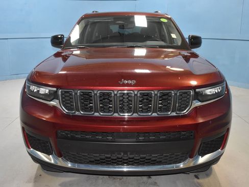 Used 2023 Jeep Grand Cherokee L Laredo image 23