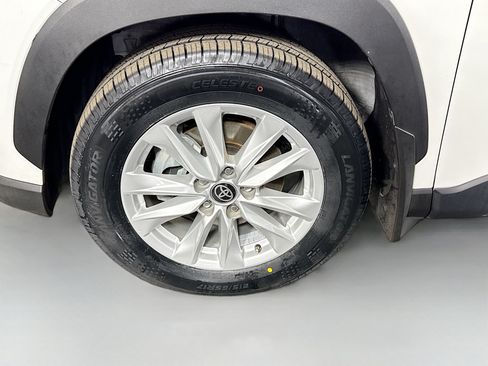 Used 2024 Toyota Corolla Cross LE FWD image 38
