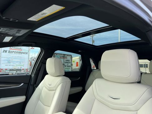 New 2026 Cadillac XT5 Sportv w/ LPO, Floor Liner Package image 36