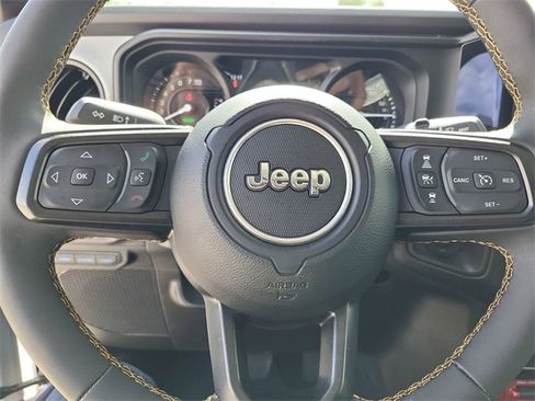 Used 2024 Jeep Wrangler Unlimited image 11