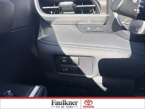 Used 2024 Toyota Highlander XLE image 23