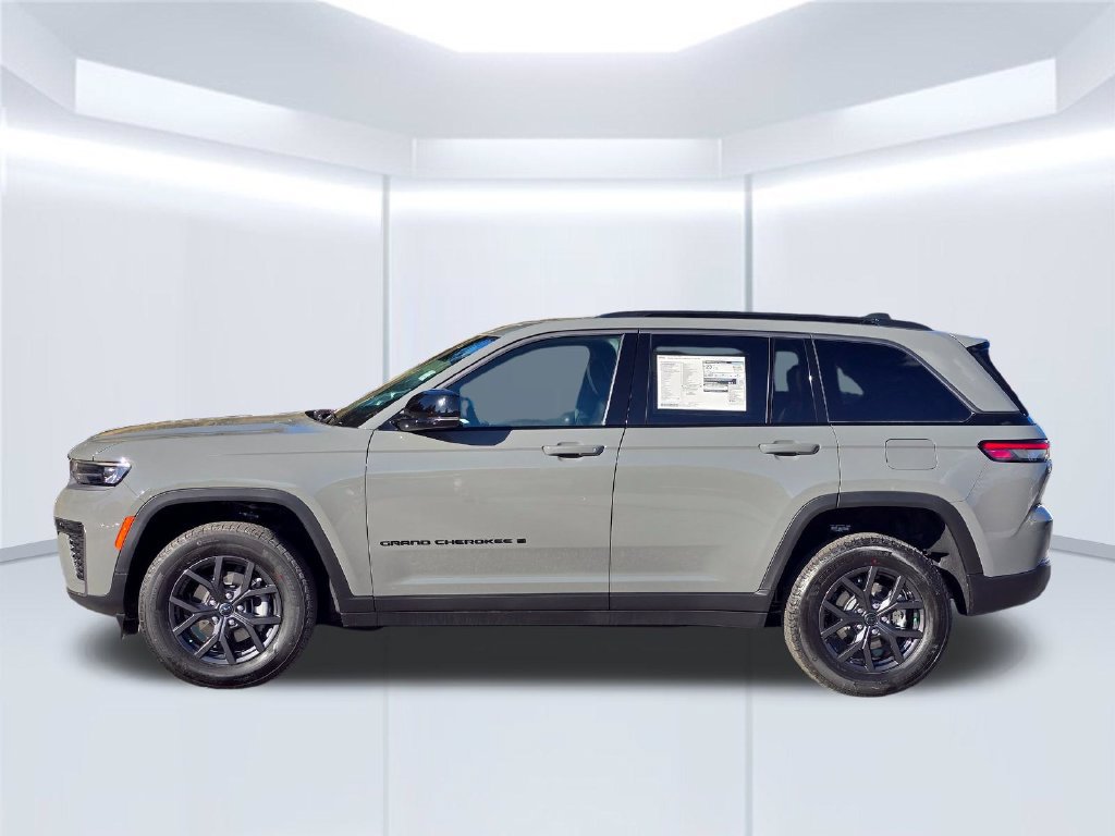 New 2027 Jeep Grand Cherokee Altitude RWD image 17