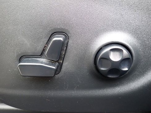 Used 2019 Jeep Cherokee Latitude Plus w/ Cold Weather Group image 23