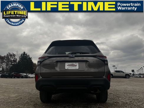 Used 2025 Subaru Forester Premium image 6