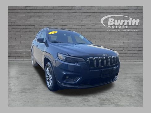 Used 2019 Jeep Cherokee Latitude Plus w/ Cold Weather Group AWD/4WD image 1